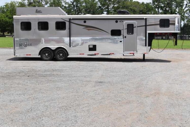 2015 Bison Ranger 3LQ Horse Trailer with 10′ Short Wall - Image 2