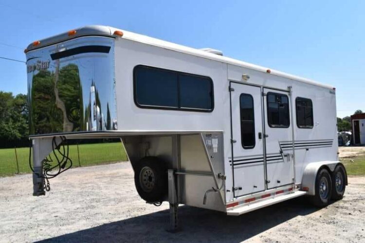Used 2005 Silver Star 2HGNLQ 2 Horse Trailer with 4′ Short Wall - Image 2